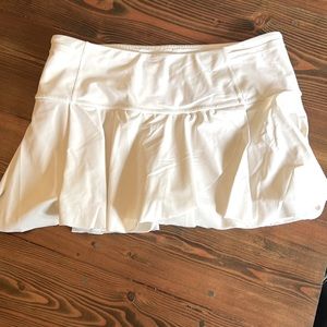 Lululemon women’s size 8 white tennis skirt great condition